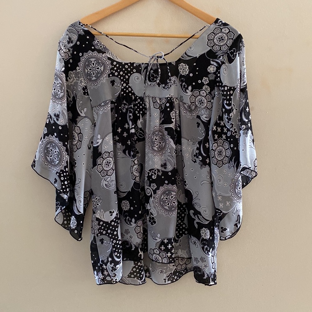 Black and grey Kimono sleeve plus size blouse. - Picture 2 of 3